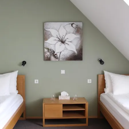 Marina Questhouse Hotel *